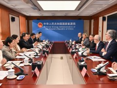 國家能源局局長王宏志會見貝克休斯公司董事長兼首席執行官西蒙尼利